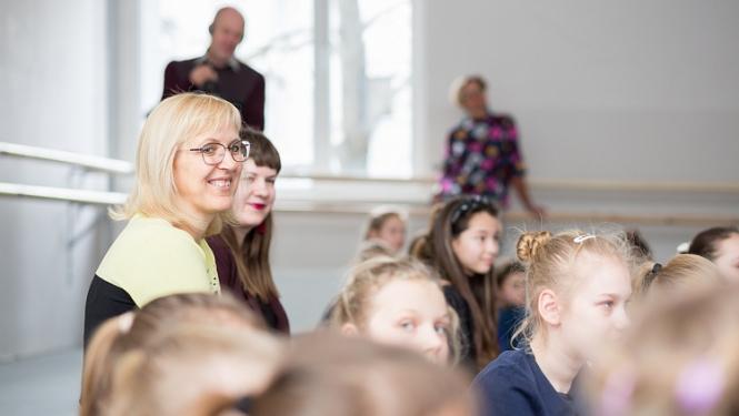 Interaktīva medijpratības izrāde Nacionālās Mākslu vidusskolas 3.-5. klašu skolēniem