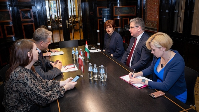 Tikšanās ar Ungārijas vēstnieku V.E. Ferencu Gāboru Bāņai