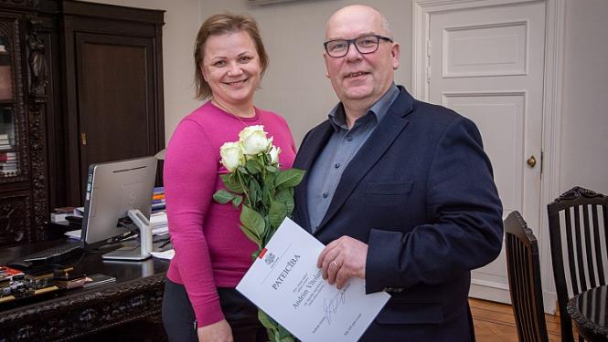 Andris Vītols saņem KM Pateicības rakstu