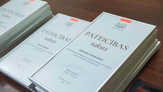 Pateicības rakstu pasniegšana muzeju speciālistiem, kuri muzeju jomā strādā 25 gadus