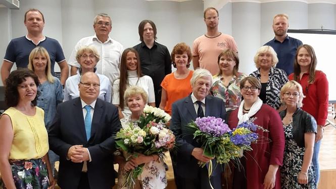 KM atzinības rakstu pasniegšana Jāzepa Mediņa Rīgas Mūzikas vidusskolas vadībai
