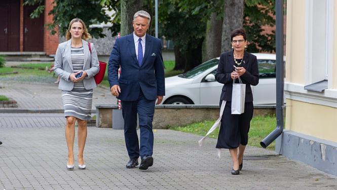 Kultūras ministrs apmeklē Daugavpils PIKC Saules skola jaunā mācību gada atklāšanas pasākumu