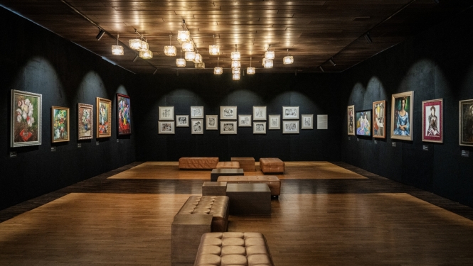 Izrādei “Meistars un Margarita” veltīta izstāde Dailes teātrī, foto: Mārcis Baltskars