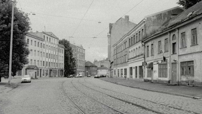 Sergejs Lozņica, Vecā ebreju kapsēta. ATOMS & VOID, MISTRUS MEDIA, Nīderlande, Latvija, 2014. Filmas kadrs.