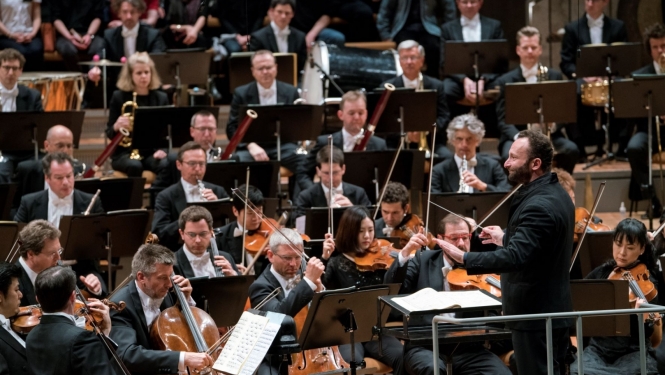 Diriģents Kirils Petrenko un Berlīnes Filharmonijas orķestris