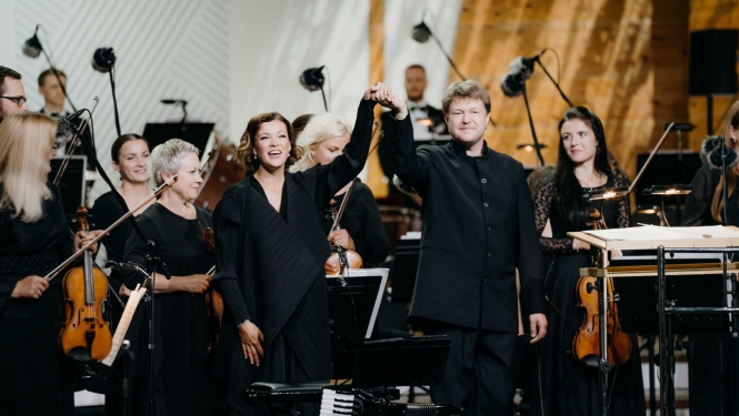 Liepājas simfoniskais orķestris un akordeoniste Ksenija Sidorova, foto: Pauls Zvirbulis