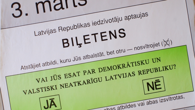 Latvijas Republikas Augstākās padomes informatīvais plakāts par 1991. gada 3. marta iedzīvotāju aptaujas norisi. 1991. gads. Mākslinieks Egils Griķis. LNVM krājums