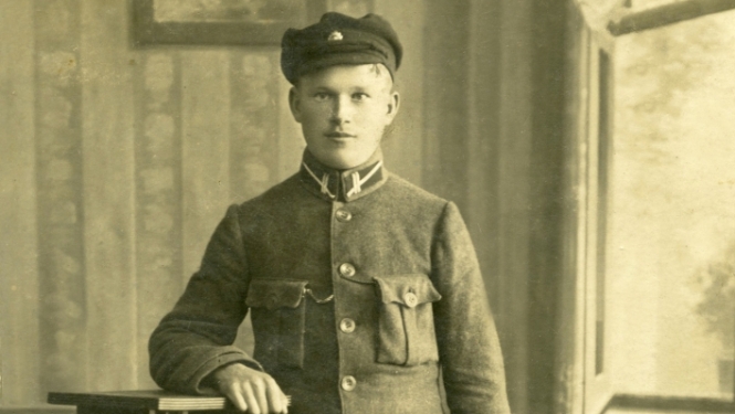 Latvijas armijas 7. Siguldas kājnieku pulka kaprālis, Lāčplēša kara ordeņa kavalieris Eduards Jansons-johansons.1919. gads. Alūksnes muzeja krājums.