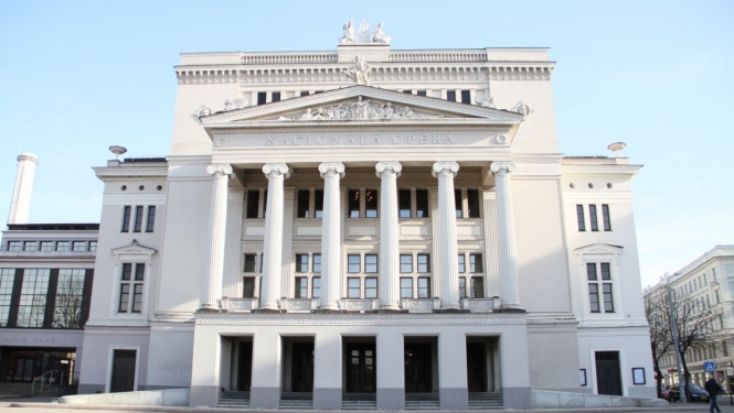 Operas ēka
