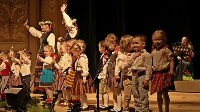 Bērnu vokālā studija “Knīpas un Knauķi”