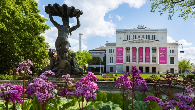 Operas ēka