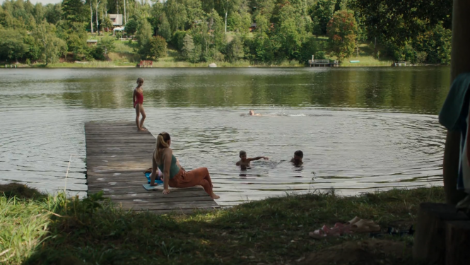 Kadrs no Latvijas un Lietuvas filmas “Sausi slīkstot”