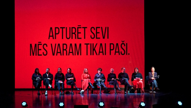 Izrāde “Šķelšanās” Čehova teātrī, foto: Vadims Kožins.