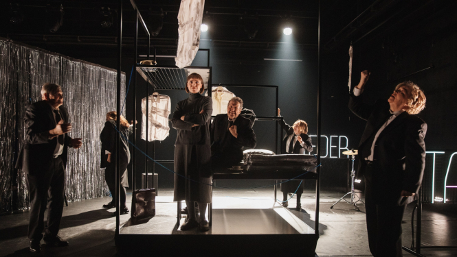 Izrāde “Četri balti krekli”, foto: Matīss Markovskis