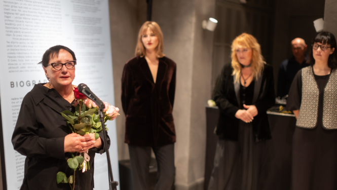 Helēna Heinrihsone, fonā Kristiāna Bērza, Anna Heinrihsone, Anete Liepiņa, foto: Jānis Deinats.