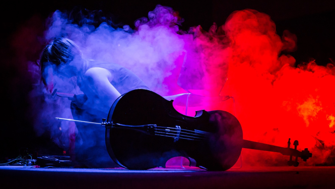 Poļu komponiste un čelliste Resina.