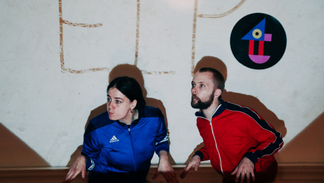 Izrādes “Dzīvs” norise