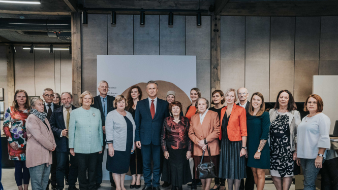 Atceres pasākumā Āraišu ezerpilī godina arheologa Jāņa Apala piemiņu