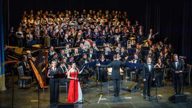 Orķestra “Rīga” koncertā “Tēvzemei un brīvībai” 2018. g. 18. novembrī - solistes Ieva Parša un Marlēna Keine, foto: F64