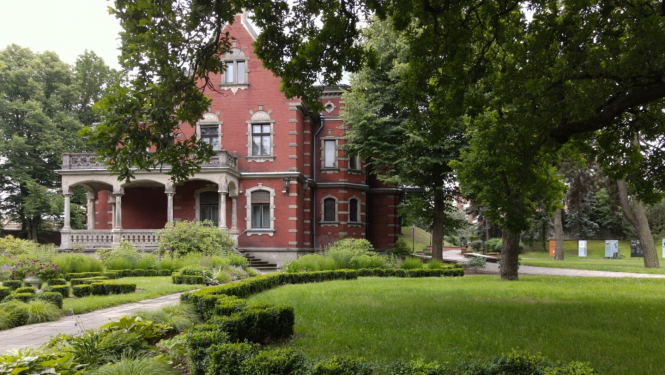 Dauderu nams un dārzs. Fotogrāfs Jānis Puķītis