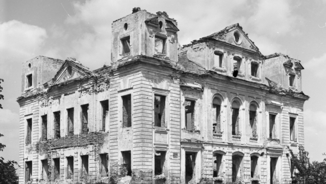 Lustes pils. 1973. Foto: Pēteris Vanags.