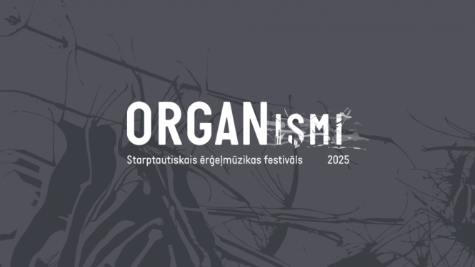 ORGANismi vizuālis. Uz pelēka fona ar tumšāk pelēku noformējumu pelēks teksts: "ORGANismi - Starptautiskais ērģelmūzikas festivāls 2025."