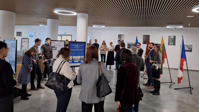 Izstāde “akcija “Baltijas ceļš” – vienoti brīvībai”” eksponēta Kārļa Universitātē Prāgā