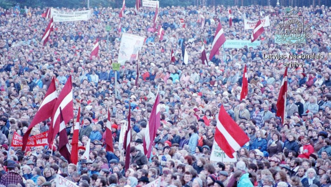 Cilvēki Daugavmalā