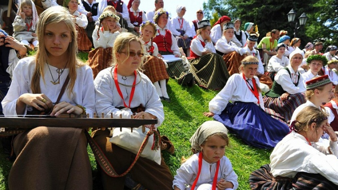 No 23. aprīļa būs skatāmi 118 Dziesmu un deju svētku vēstnešu īsstāsti