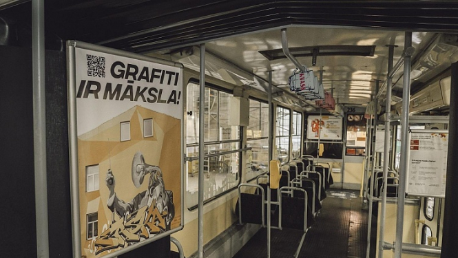 LMMDV eksponē dizaina plakātus Liepājas tramvajā