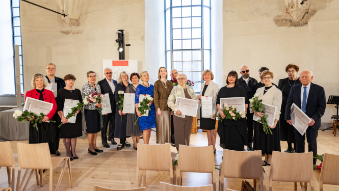 Kultūras ministre Agnese Lāce un MK un KM atzinības rakstu saņēmēji, foto: Oskars Artūrs Upenieks / Kultūras ministrija.