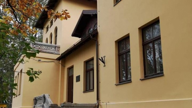 Ikšķilē atdzimst Latviešu skatuves glezniecības pamatlicēja, dekoratora un Mākslas akadēmijas bijušā rektora prof. Jāņa Kugas dzimtās mājas