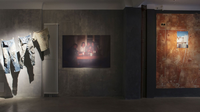 Ance Eikena. Dievs Tēvs Debesīs. 2021. Jauktu mediju instalācija, izmēri variējami. LNMM kolekcija. Foto: Kristīne Madjare