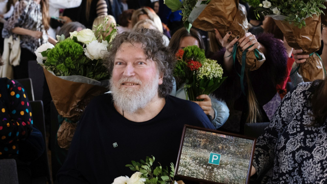 Purvīša balvas 2025 laureāts Romāns Korovins balvas pasniegšanas ceremonijā LNMM 23.05.2025. Foto: Kristīne Madjare