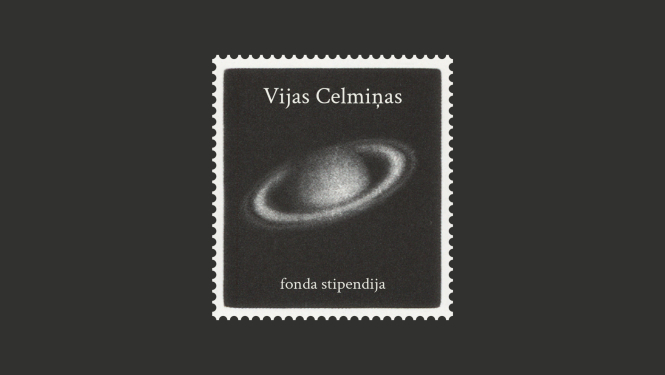 Vijas Celmiņas fonda stipendijas logo. 2025. Māksliniece: Sarmīte Māliņa Grafiskajai identitātei izmantota Vijas Celmiņas litogrāfija “Saturna markas” (1995)  no Latvijas Nacionālā mākslas muzeja kolekcijas