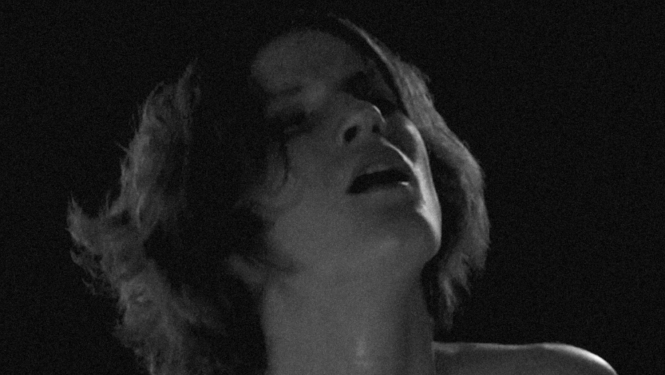 Melnbalts sievietes portrets