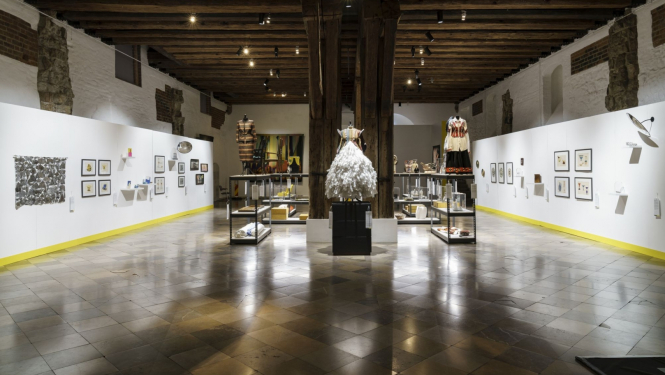 Izstāde “REDZĒTS – NEREDZĒTS – IZREDZĒTS”, veltīta Dekoratīvās mākslas un dizaina muzeja trīsdesmit gadiem. DMDM, 2019. Foto: Andrejs Strokins