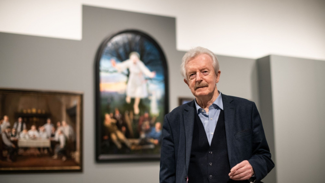 Imants Lancmanis savā personālizstādē “Imanta Lancmaņa māksla” Latvijas Nacionālajā mākslas muzejā. Rīga, 2022. Foto: Kristaps Kalns