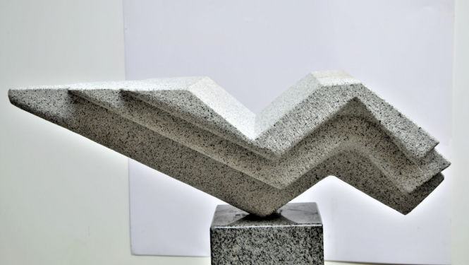 Jānis Aivars Karlovs. Trīs zvaigznes plaukstā. 2019. Granīts. Autora īpašums. Foto: Jānis Aivars Karlovs