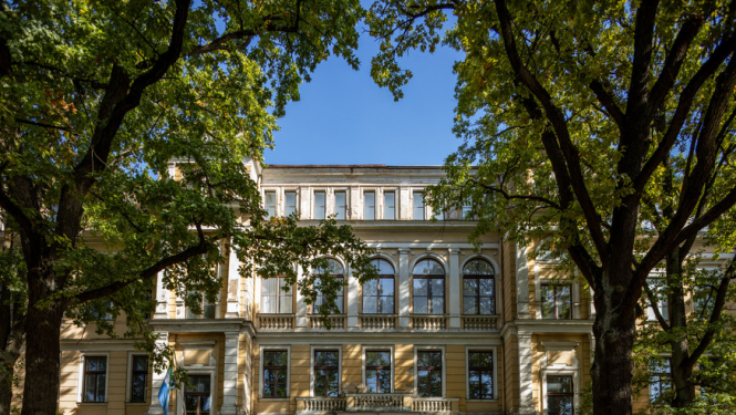 Ēka Kronvalda bulvārī 4