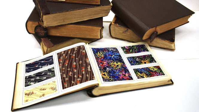 “Rīgas audums” paraugu albumi. DMDM kolekcija. Foto: Ieva Zvejniece