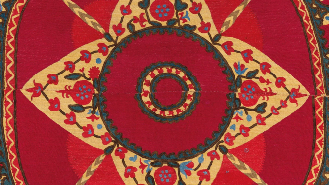 Paljaks – izšuvuma tehnikā darināts panno. Fragments. 19. gs. beigas – 20. gs. sākums.  Kokvilna, zīda un vilnas diegi. Uzbekistānas Valsts mākslas muzeja kolekcija. Foto: Nataļja Ņesterova (Natalya Nesterova)