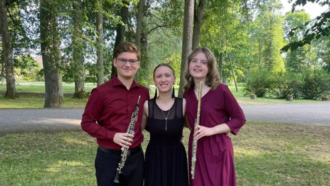 Trio “Le Son” dalībnieki – flautiste Annija Iļjenko, obojists Rinalds Rozenlauks un pianiste Daniela Geidmane. Publicitātes foto