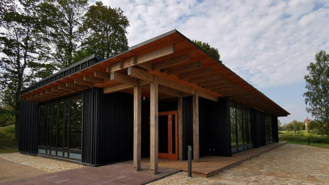 Āraišu arheoloģiskajā parkā durvis atver jaunais apmeklētāju centrs