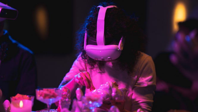 Me AndOther Me. "Laipni lūdzam!" (Be My Guest!), 2024. Performance IMPAKT Mediju mākslas centrā Utrehtā. Foto: KakaLee