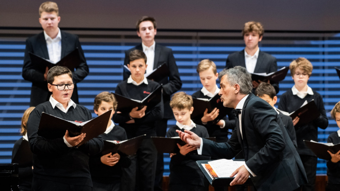 Minhenes zēnu koris diriģenta Ralfa Ludeviga vadībā, foto: Valters Pelns