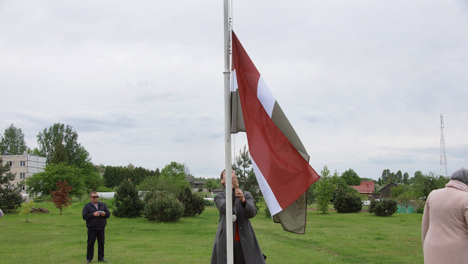 Latvijas un Sēlijas karogi