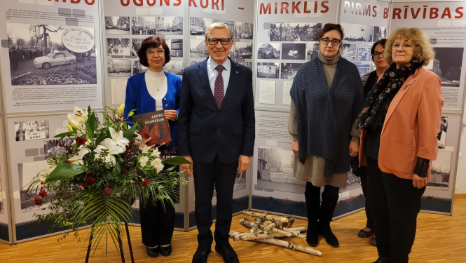 Latvijas Nacionālais arhīvs atklāj izstādi „ Cerību ugunskuri – mirklis pirms brīvības” Ogres tehnikumā