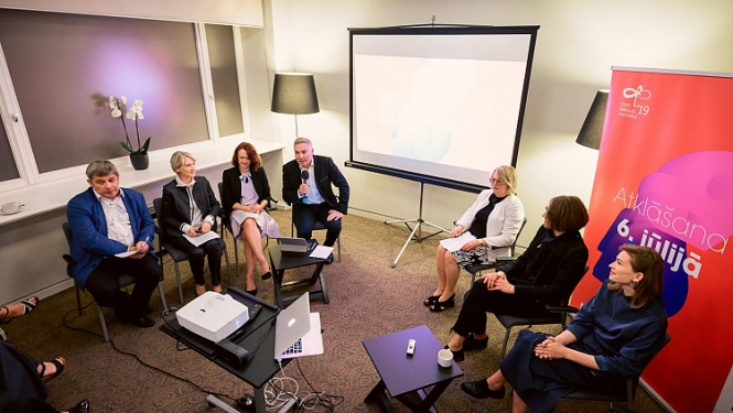 Cēsu Mākslas festivāls pārsteigs ar vērienīgu vizuālās mākslas programmu, koncertiem, “Vestsaidas stāsta” brīvdabas uzvedumu, kino un teātri