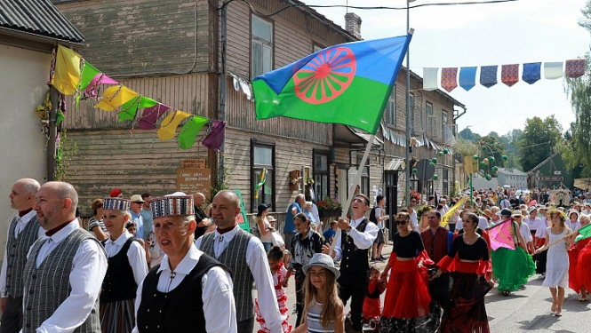 Ar ES atbalstu turpinās īstenot projektu „Latvijas romu platforma”